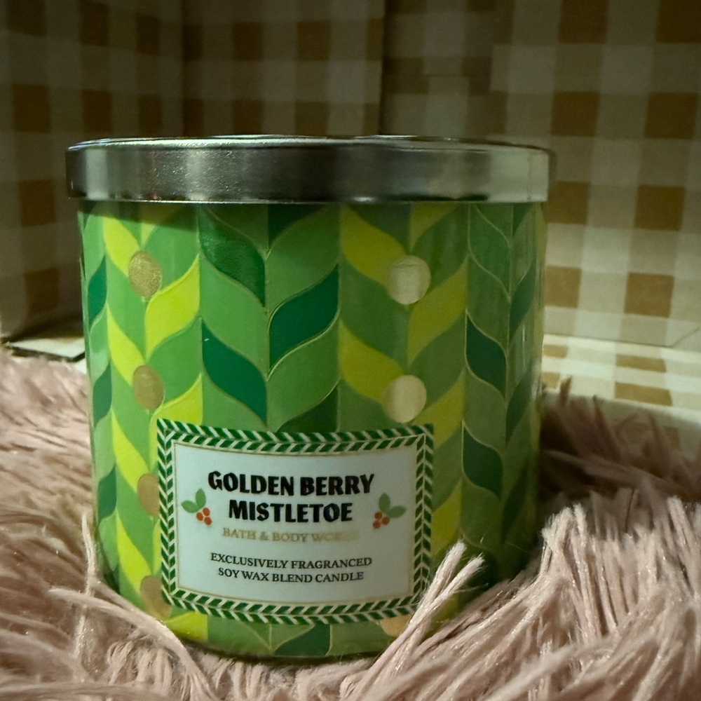Bath & Body Works Golden Berry Mistletoe Candle